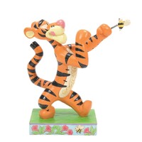 Disney Traditions by Jim Shore - Tigger Fighting Bee - Winnie the Pooh Figurine 14cm